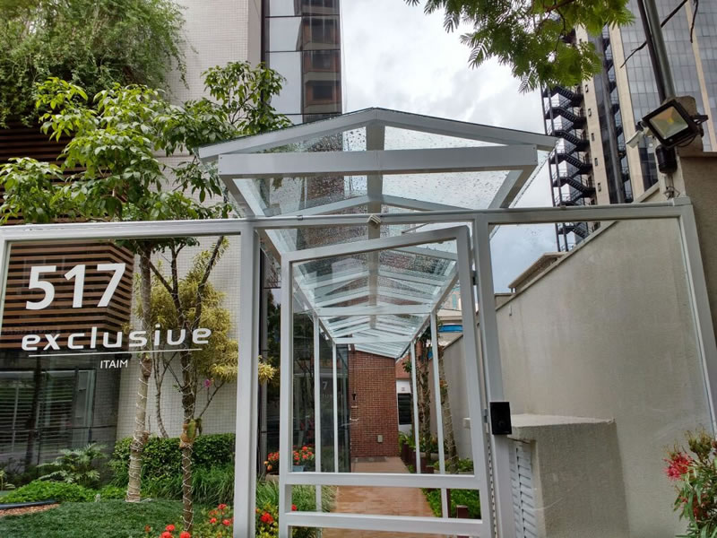 Cobertura em Vidro Laminado Duas Águas Corredor