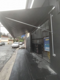 Toldo em Lona Preto Retrátil para Comércio