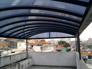 Cobertura Arqueada em Policarbionato Alveolar Arco