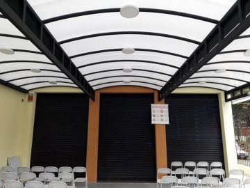 Coberturas Arqueadas Conjugadas em Policarbonato Alveolar