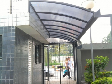 Cobertura Arqueada e Semi Curva Policarbonato Alveolar