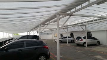 Coberturas Arqueadas em Policarbonato Alveolar