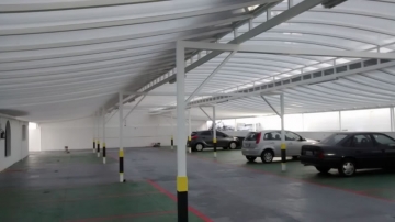 Coberturas Arqueadas em Policarbonato Alveolar