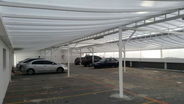 Coberturas Arqueadas em Policarbonato Alveolar