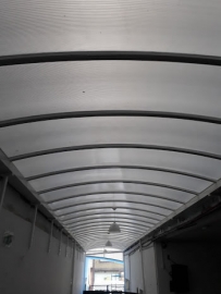 Cobertura Arqueada em Policarbonato Alveolar