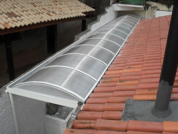 Foto Cobertura Arqueada em Policarbonato Alveolar