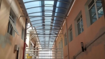 Cobertura em Policarbonato Alveolar Curva Túnel Clinica