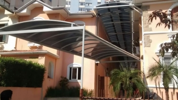 Foto Cobertura em Policarbonato Alveolar Curva Túnel Clinica