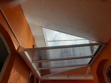 Foto Cobertura em Policarbonato Alveolar Elevador Porta Cozinha