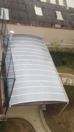 Foto Cobertura em Policarbonato Alveolar Fixa Curva Churrasqueira Condomínio