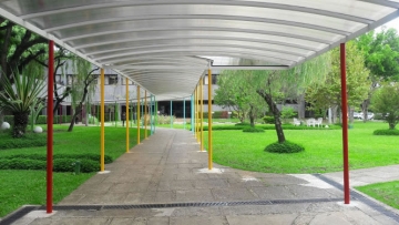 Foto Cobertura Modelo Arqueada em Policarbonato Alveolar