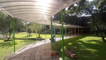Foto Cobertura Passarela em Policarbonato Alveolar