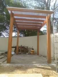 Cobertura em Policarbonato Alveolar Pergolado