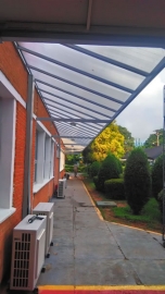 Cobertura em Policarbonato Alveolar Reta Empresa