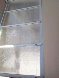 Cobertura em Policarbonato Alveolar Reta Retrátil Residência