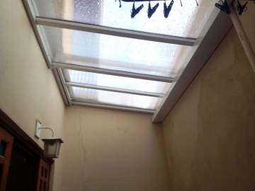 Cobertura em Policarbonato Alveolar Reta Retrátil Residência