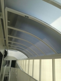 Foto Cobertura em Policarbonato Alveolar Retrátil Rampa
