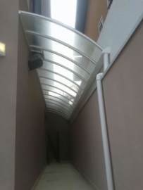 Cobertura em Policarbonato Alveolar Retrátil Rampa