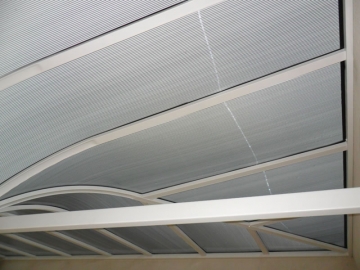 Cobertura Semi Curva em Policarbonato Alveolar