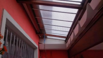 Cobertura em Policarbonato Compacto Abre e Fecha para o Quintal