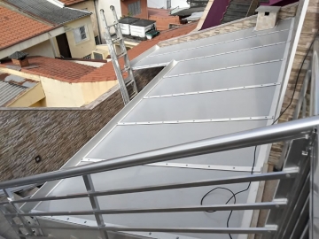 Foto Cobertura em Policarbonato Compacto Área de Serviço Leitosa Reta