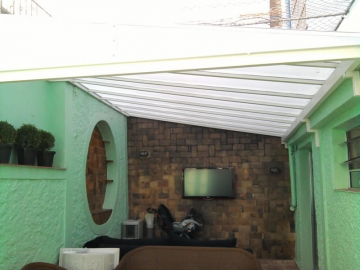 Cobertura em Policarbonato Compacta Área Descanso Residencial