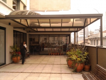 Cobertura Arqueada em Policarbonato Compacto