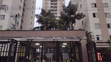 Foto Cobertura em Policarbonato Compacta Beiral Edifício Entrada