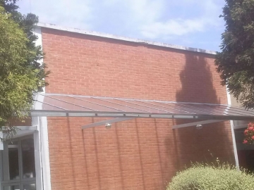 Cobertura em Policarbonato Compacto Beiral Indústria