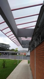 Cobertura em Policarbonato Compacto Beiral Indústria