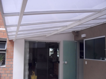 Foto Cobertura em Policarbonato Compacta Cecilia Pinheiros