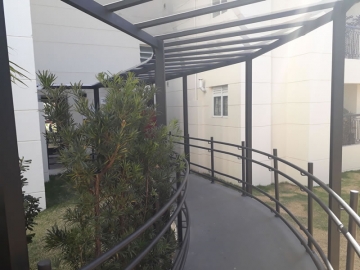 Cobertura em Policarbonato Compacto Corredor Reto Condomínio