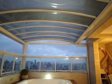 Cobertura em Policarbonato Compacto Curva para Varanda Hidro Massagem