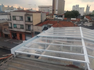 Foto Cobertura em Policarbonato Compacto Duas Águas Área Residencial