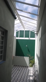 Cobertura em Policarbonato Compacta Duas Águas Escada