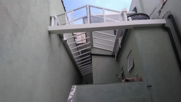 Foto Cobertura em Policarbonato Compacta Duas Águas Escada