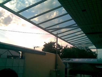 Cobertura em Policarbonato Compacta Duas Águas Transparente