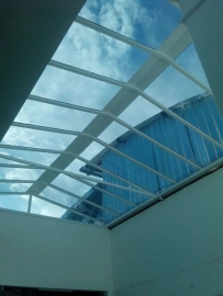 Foto Cobertura em Policarbonato Compacto Duas Águas Verde