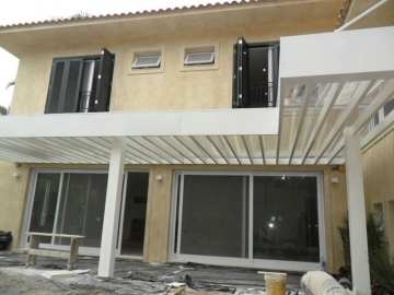 Foto Cobertura em Policarbonato Compacto Fixa Varanda Jardim