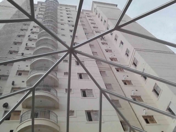 Cobertura em Policarbonato Compacto para Jardim de Inverso