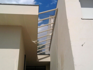 Foto Cobertura em Policarbonato Compacto Reta Corredor