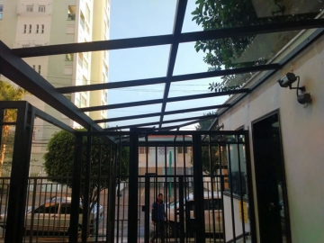 Foto Cobertura em Policarbonato Compacta Reta Entrada Guarita