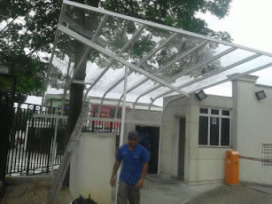 Cobertura em Policarbonato Compacto Reta Fixa para Guarita