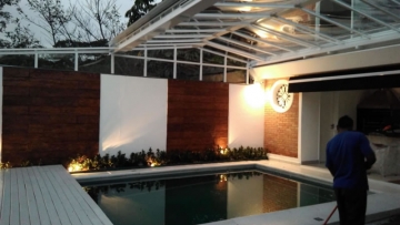 Foto Cobertura em Policarbonato Compacto Retrátil para Piscina