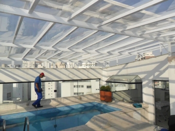 Foto Cobertura em Policarbonato Compacto Retrátil Reta Cobertura Piscina