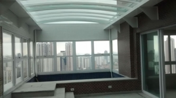 Cobertura Retrátil Arqueada em Policarbonato Compacto