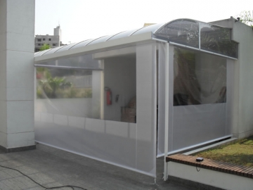 Foto Cobertura em Policarbonato Compacta Semi Curva Fumê