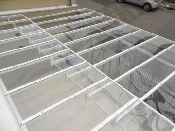 Cobertura em Policarbonato Compacto Transparente Ventilada Garagem Residencial