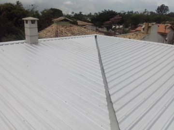 Foto Coberturas em Telhas Termo-Acústicas Branca Churrasqueira