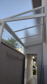 Foto Cobertura em Vidro Laminado Corredor Lateral